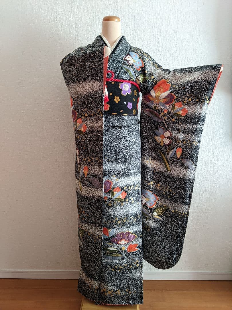 ■✨豪華お振袖✨【作家物 舞花文 たたき染め 金彩 正絹 グレー】成人式 結婚式