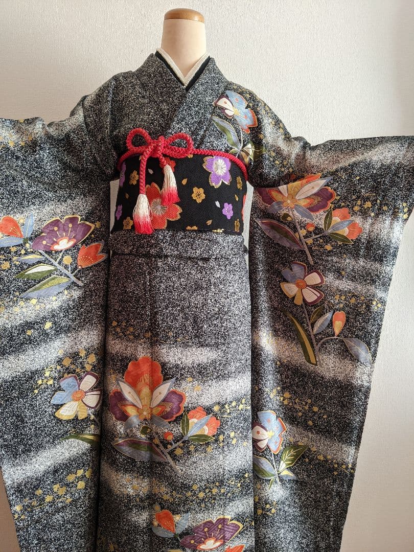 ■✨豪華お振袖✨【作家物 舞花文 たたき染め 金彩 正絹 グレー】成人式 結婚式