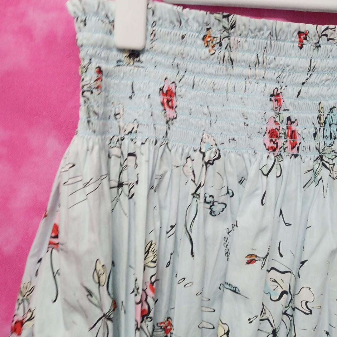 この夏はプラダ！　軽やかなスカート　水色　L イタリア製　¥18000 ↓