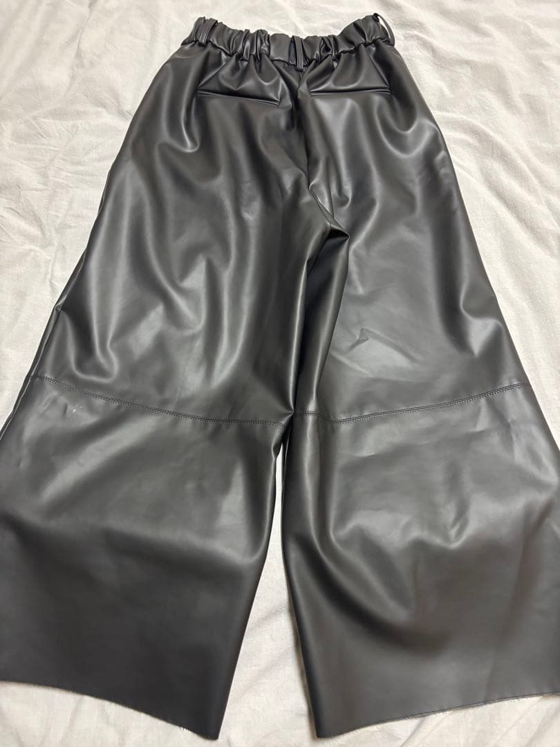 Heve ラバーパンツ ブラック 36