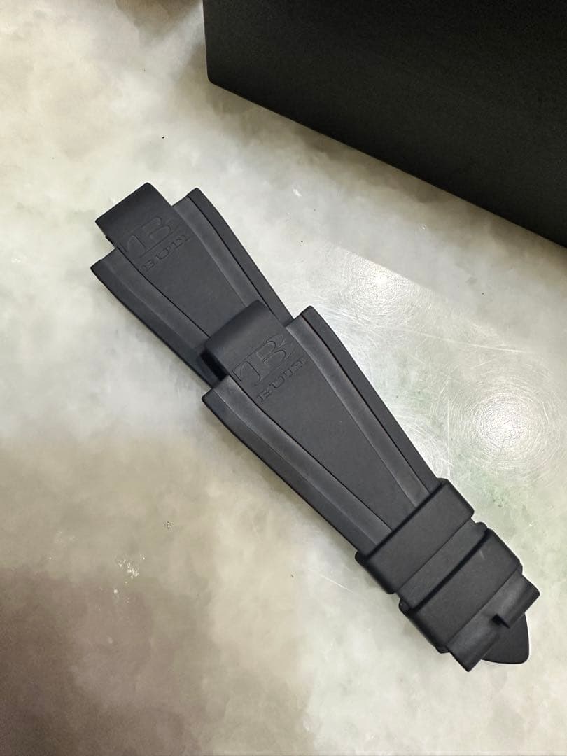 ブティ　BUTI　９　ノーヴェ　クロノグラフ　限定1000本　赤文字盤　赤ケース