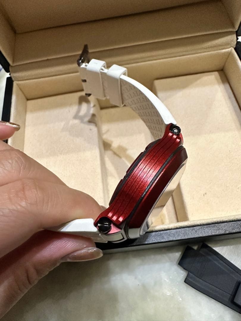 ブティ　BUTI　９　ノーヴェ　クロノグラフ　限定1000本　赤文字盤　赤ケース