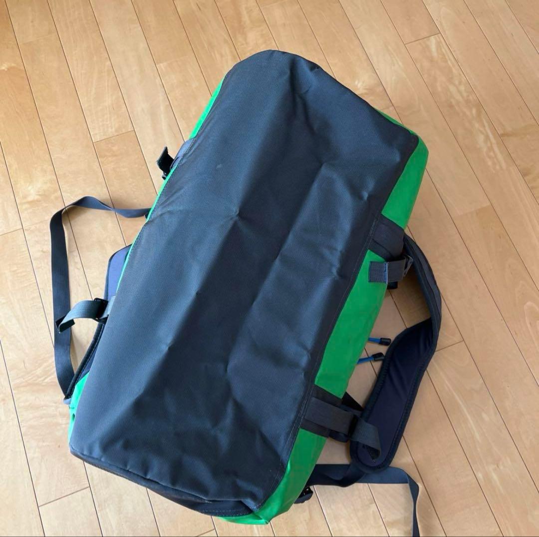 ノースフェイス　ボストンバッグ　スポーツバック　リュック　ロゴ入り　旅行　大容量