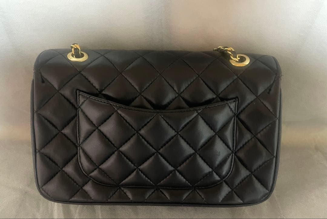 ひ*り様 Givenchy 黒いキルティングショルダーバッグ