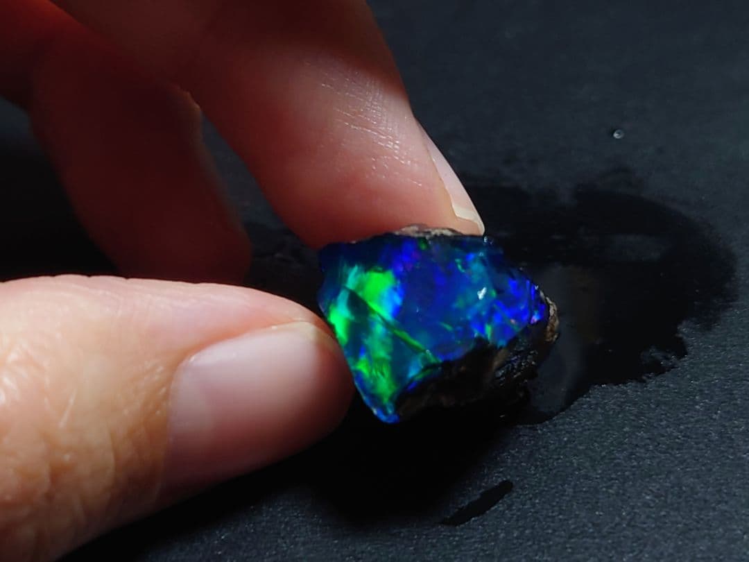 エチオピア　オパール　原石　鉱物　標本　プレシャス　ウェロ産