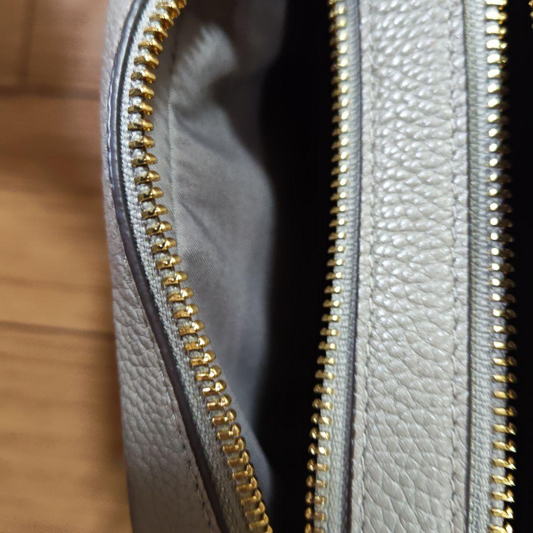 トリバーチ　ペリーボンベミニショルダー