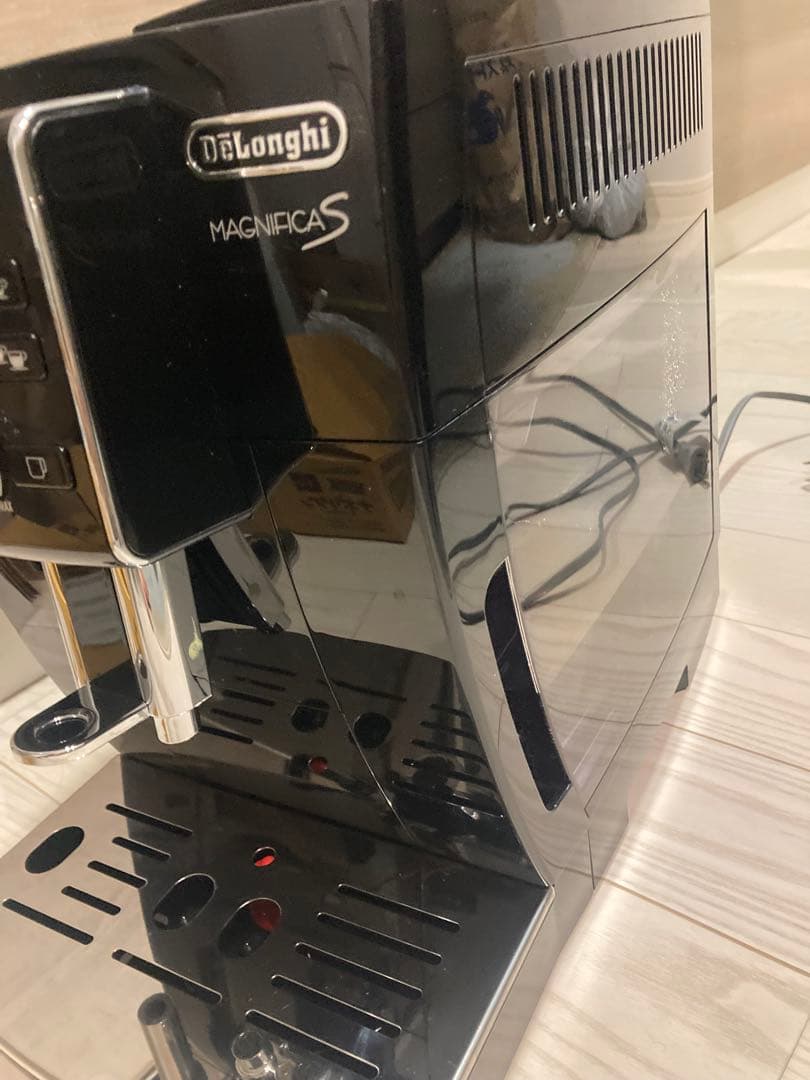超美品　デロンギ 全自動エスプレッソマシン　マグニフィカS ECAM23120