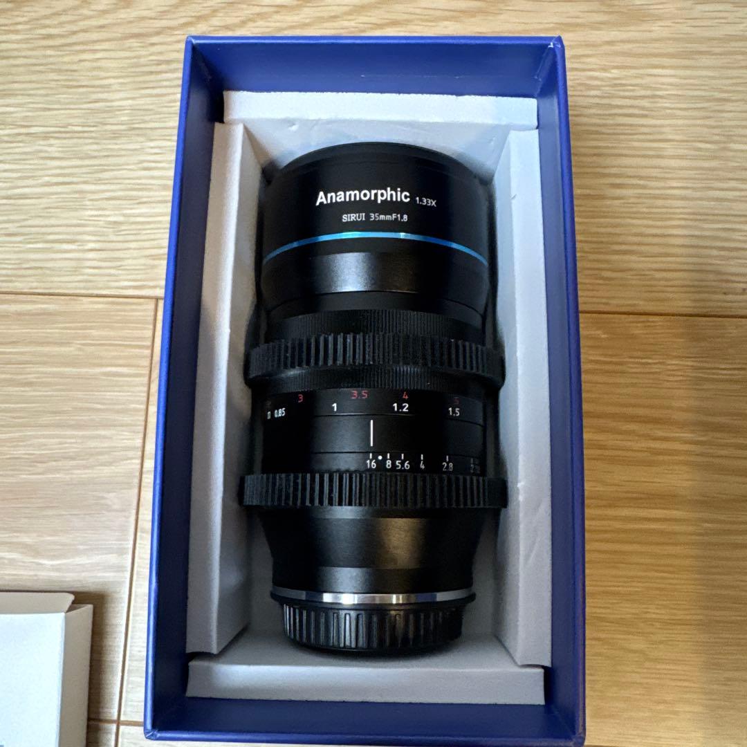SIRUI 35mm F1.8 Anamorphic 1.33xレンズ