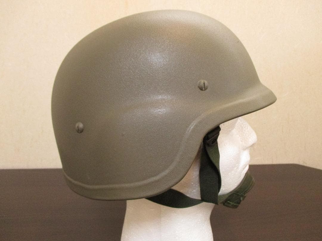 未使用　中国軍　QGF03　03式ヘルメット　軍用ヘルメット　防弾ヘルメット