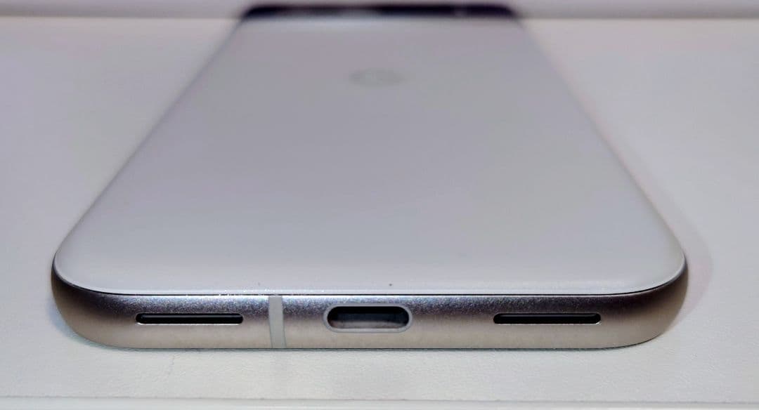 Google Pixel 8a Porcelain 128GB ケースつき