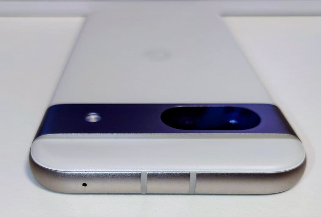 Google Pixel 8a Porcelain 128GB ケースつき