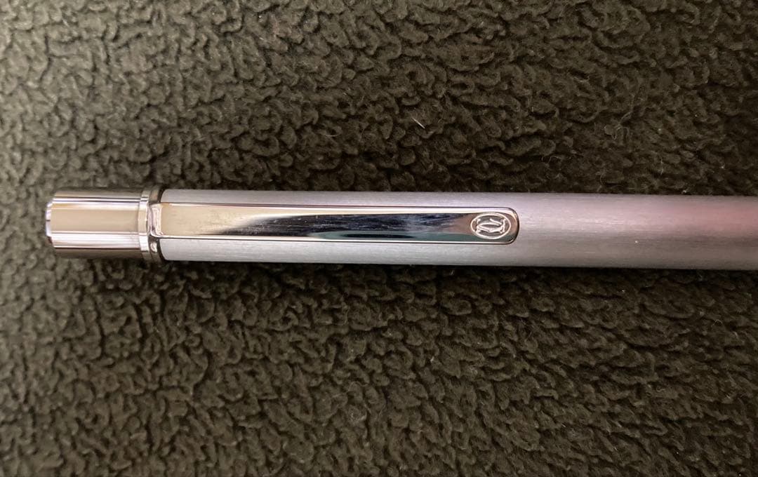 未使用　カルティエCartier ボールペン シルバーメタル　インク黒