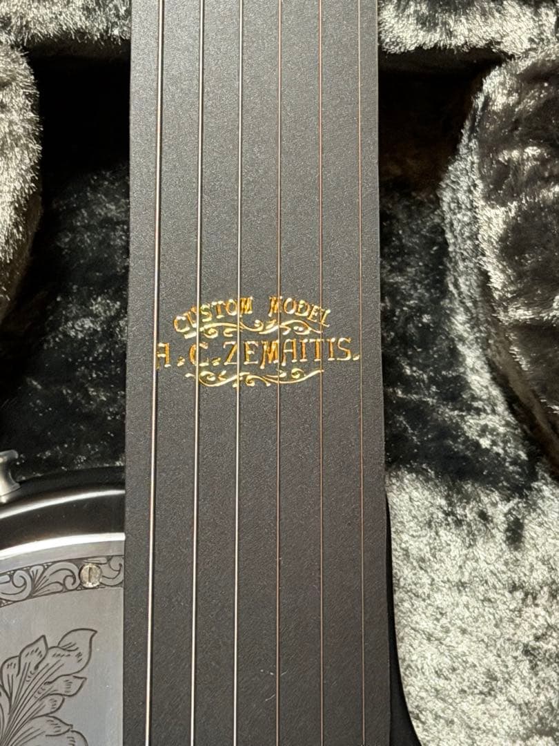 ゼマイティス l Fronts Aces & Eights, Black