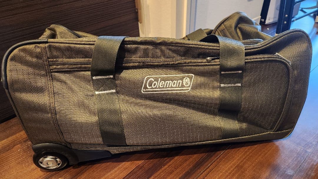 Coleman キャスター付きボストンバッグ70L　カーキ