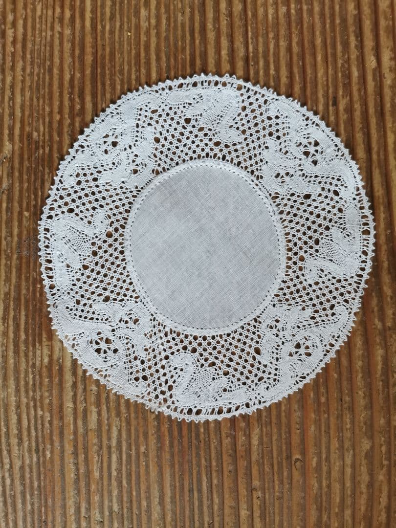 アンティーク ベルギー 透かしボビン編みレースドイリー 4羽の白鳥 フランダース