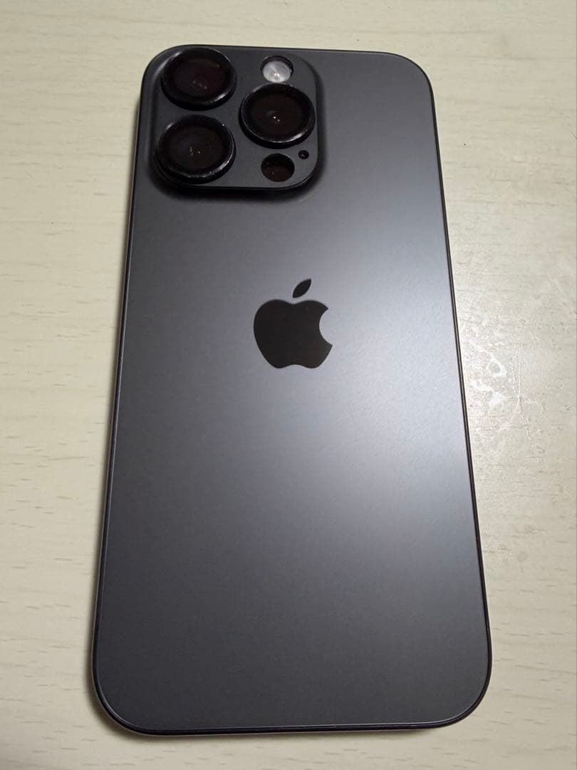 【極美品・SIMフリー】iPhone15pro ブラックチタニウム 256GB