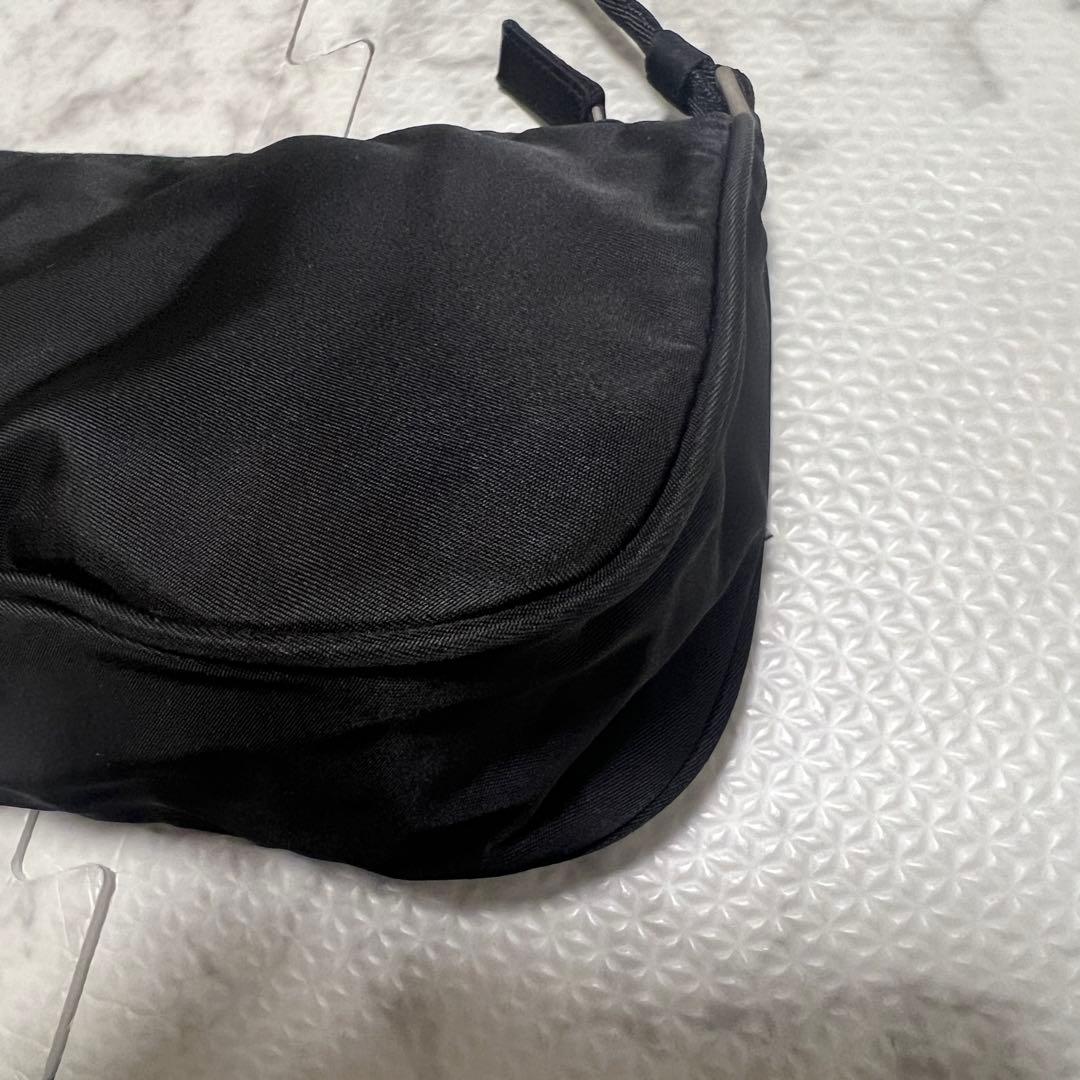 美品✨プラダ アクセサリーポーチ ハンドバッグ ナイロン 三角ロゴ ブラック
