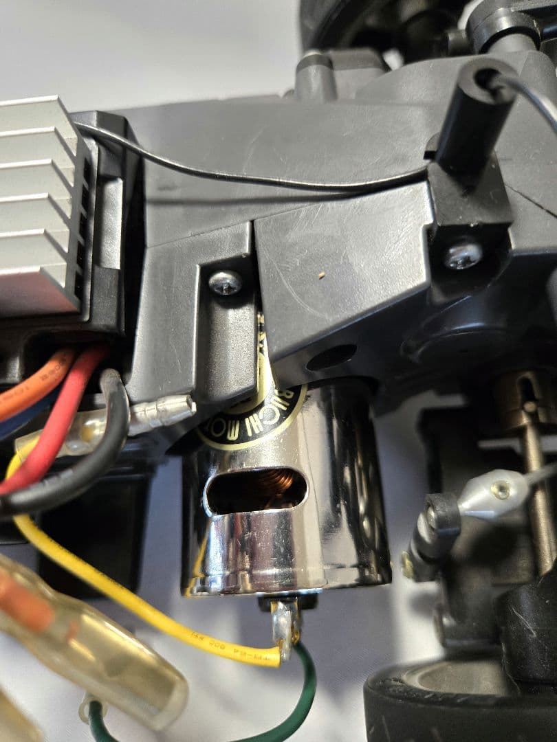 ニッサン ペンズオイル ニスモ　RCカー ボディ1/10、シャーシ、プロポ付き、