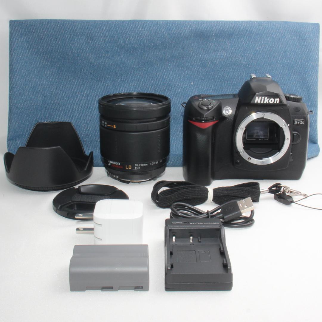 ❤️近遠対応の万能レンズ&新品カメラバッグ付き❤️ニコン D70s❤️