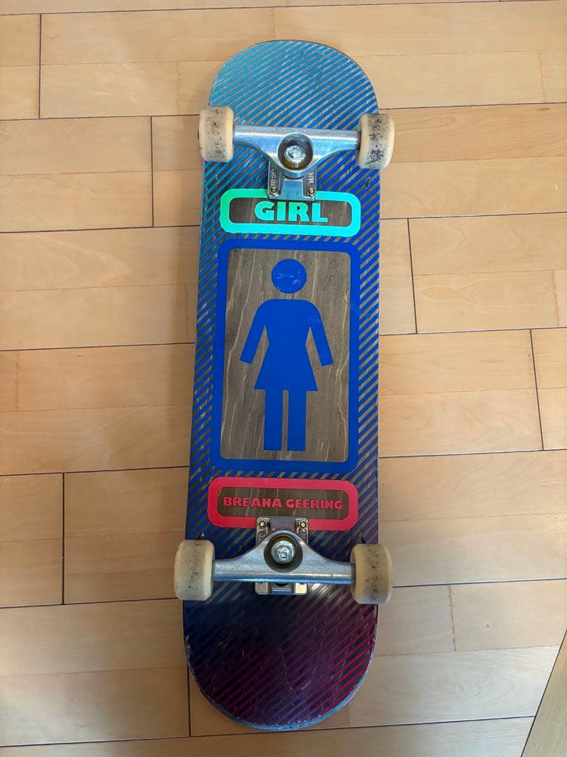 GIRL Briana Geering スケートボード