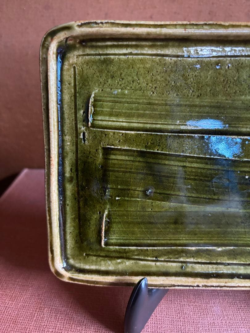 KATSU　人間国宝荒川た豊蔵作瀬戸唐津緑釉ヘラ板目文四ツ足長皿　検小十