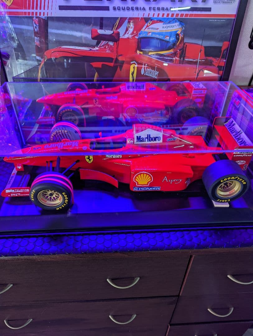 1/8:フェラーリF310B.M.シューマッハ#5【マルボロ】