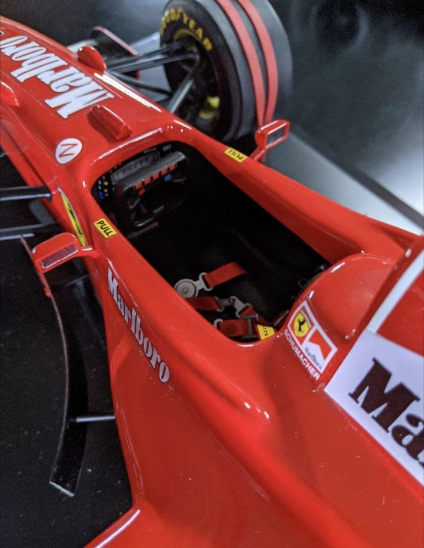 1/8:フェラーリF310B.M.シューマッハ#5【マルボロ】