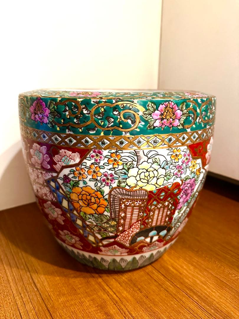 伊万里焼 多色花柄陶器製火鉢