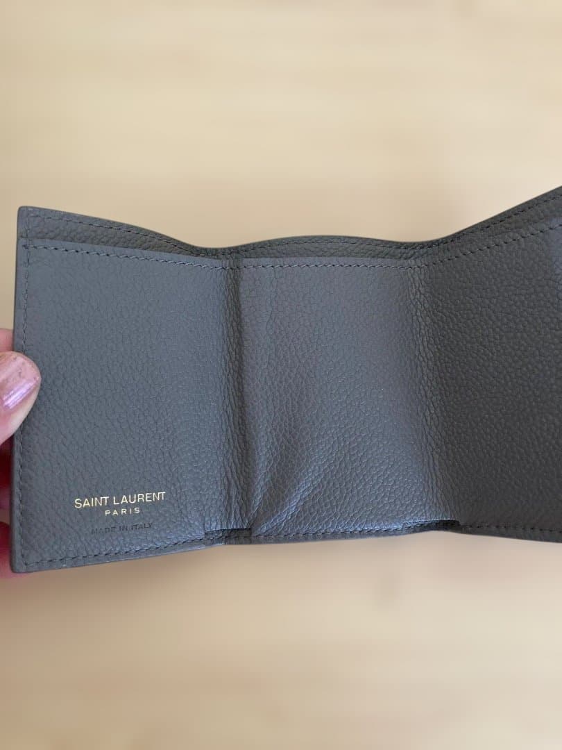 正規品SAINT LAURENT グレー財布　美品❣️本日削除‼️