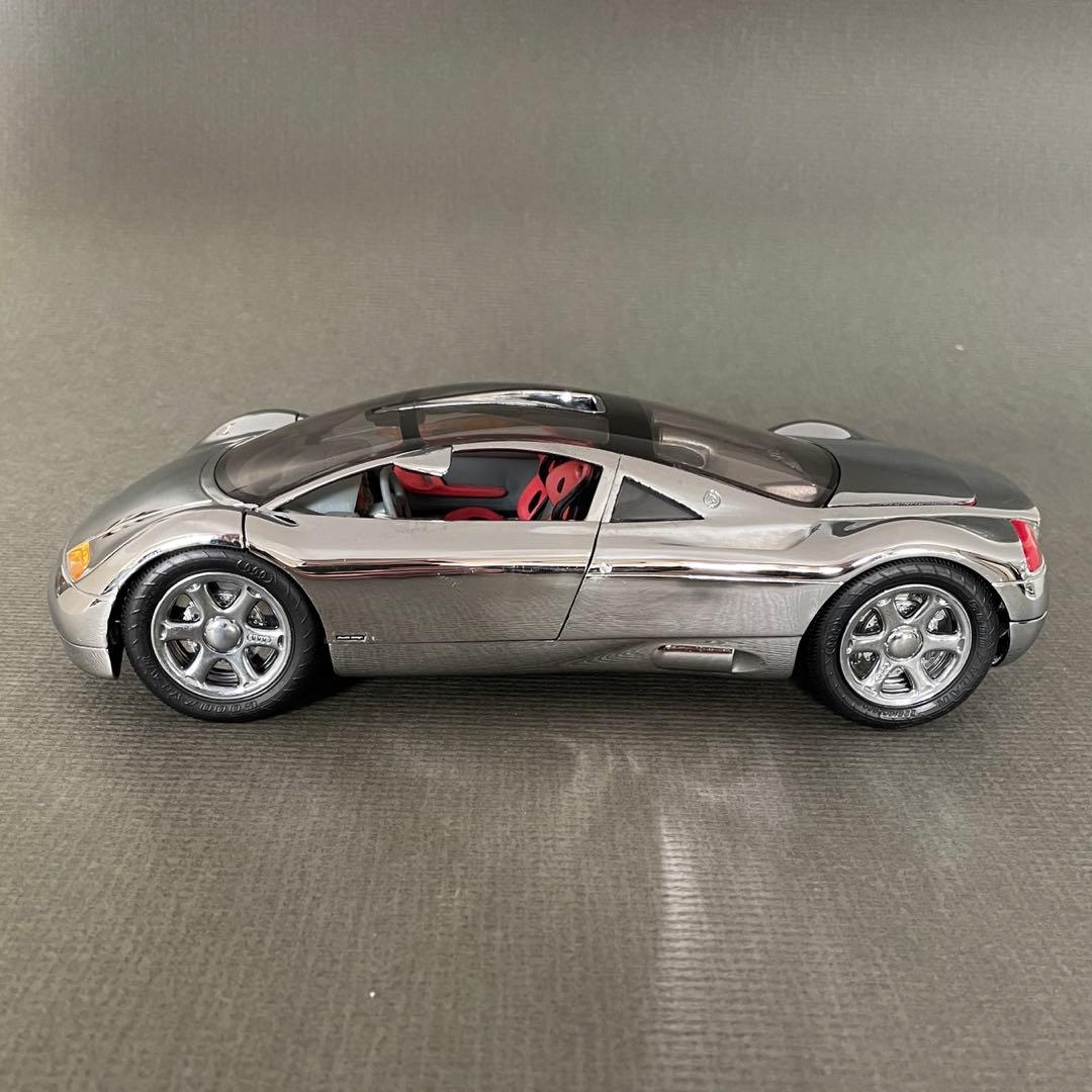 Revell社AUDI AVUS Quattroダイキャストメッキ1/18レア