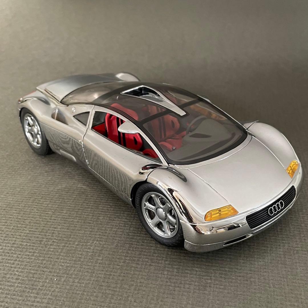 Revell社AUDI AVUS Quattroダイキャストメッキ1/18レア