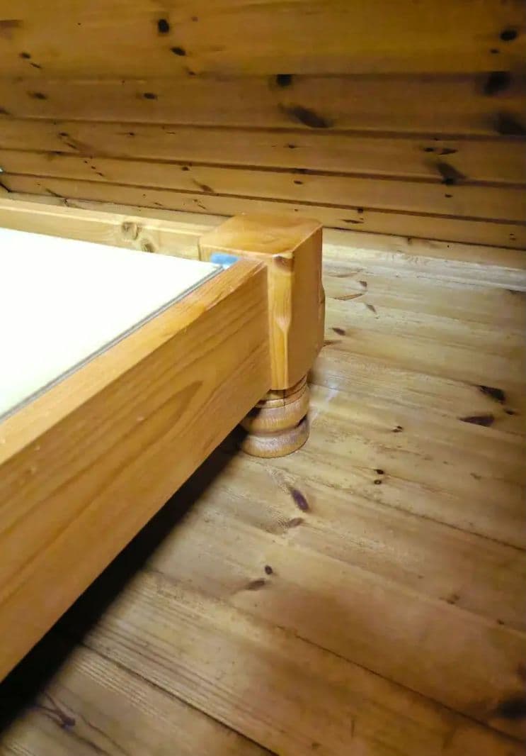 パイン無垢材　シングルベッドフレーム