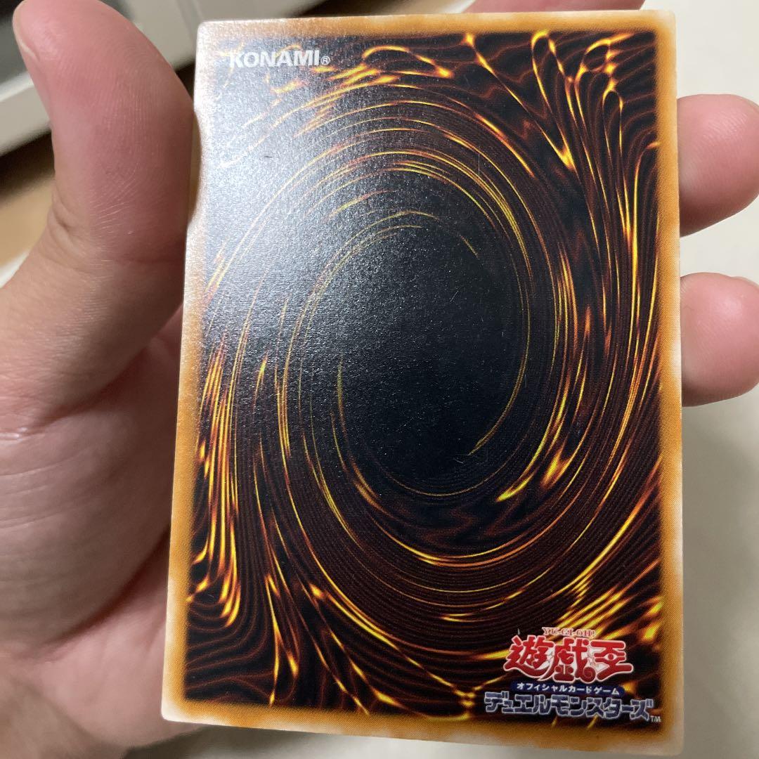 【超美品】遊戯王 ブラック・マジシャン　レリーフ　初期