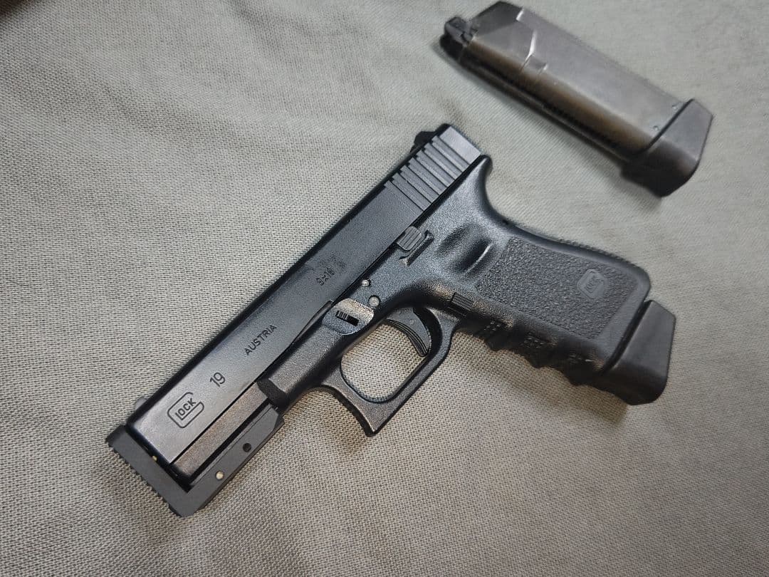 東京マルイ　GBB グロック 19 STANDOFFカスタム　ガンケース付き