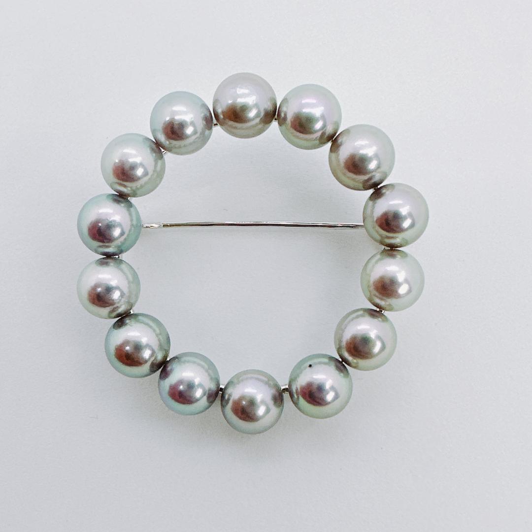 【変わった色のパールブローチ・無料匿名配送】シルバーパールサークルブローチ