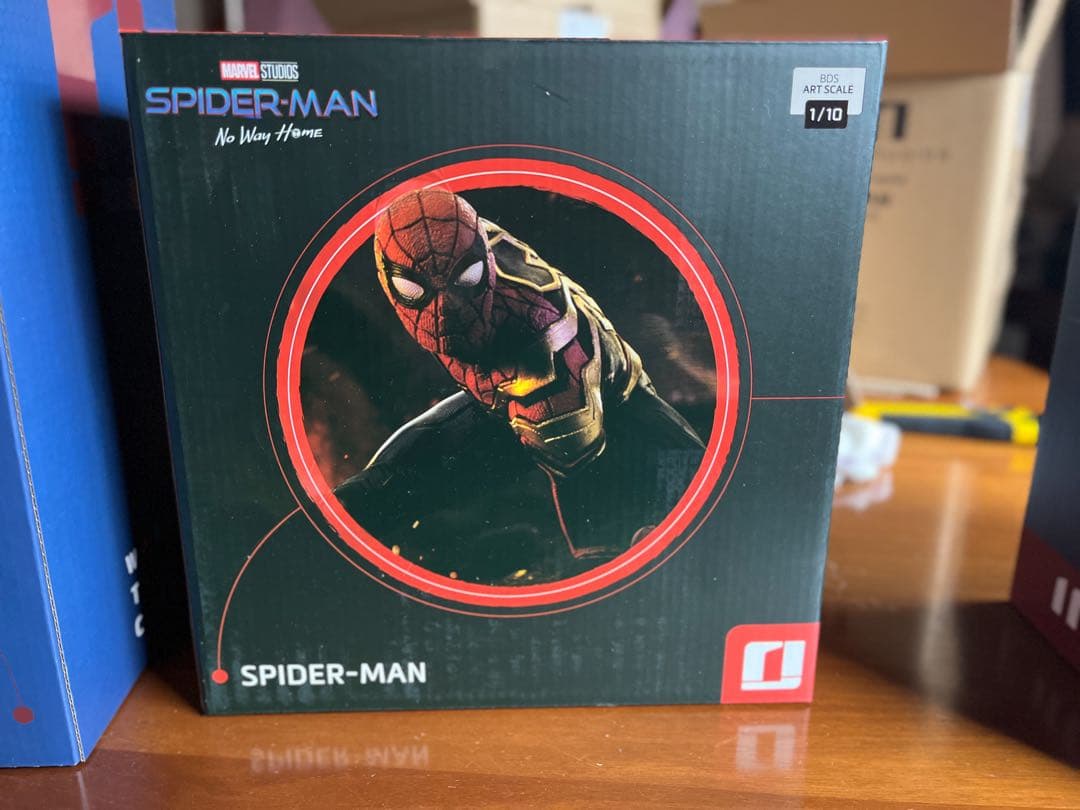 スパイダーマン 10/1スケールフィギュア