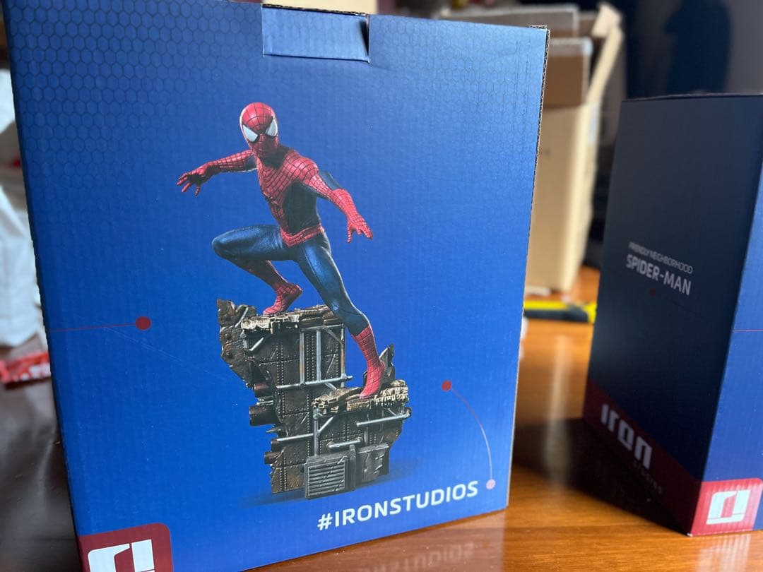 スパイダーマン 10/1スケールフィギュア