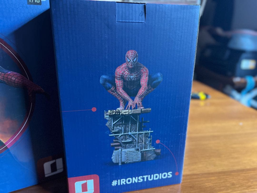 スパイダーマン 10/1スケールフィギュア