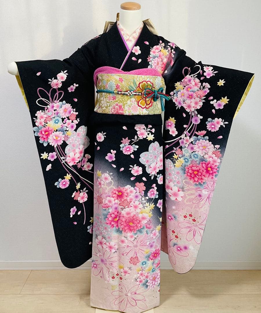 振袖　黒系　銀通し　刺繍　桜　菊　花玉　組みひも　正絹