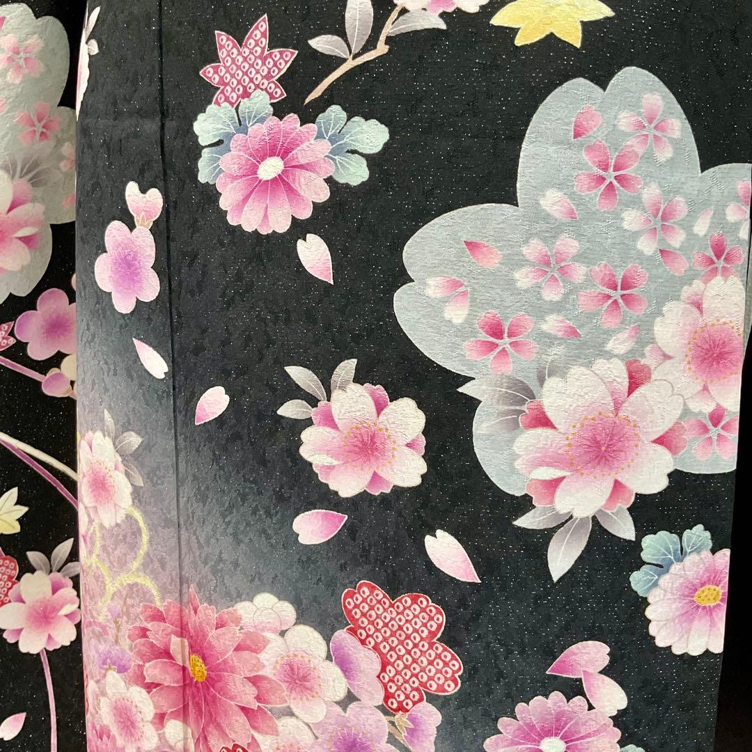 振袖　黒系　銀通し　刺繍　桜　菊　花玉　組みひも　正絹