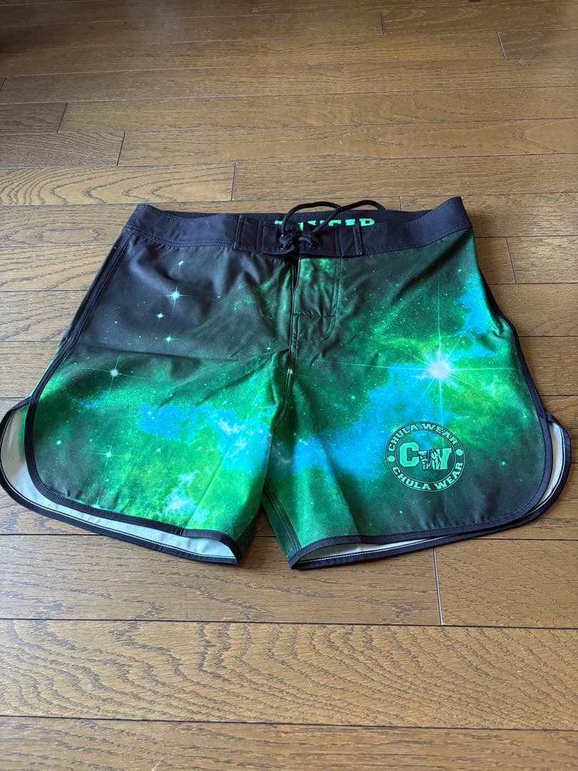 CHULA WEAR 宇宙柄ボードショーツ
