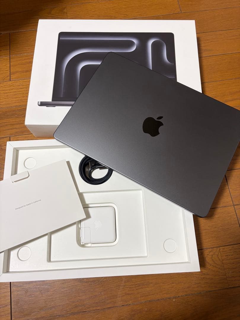 極美品 MacBook Pro 14.2 スペースブラック16+512GB M4