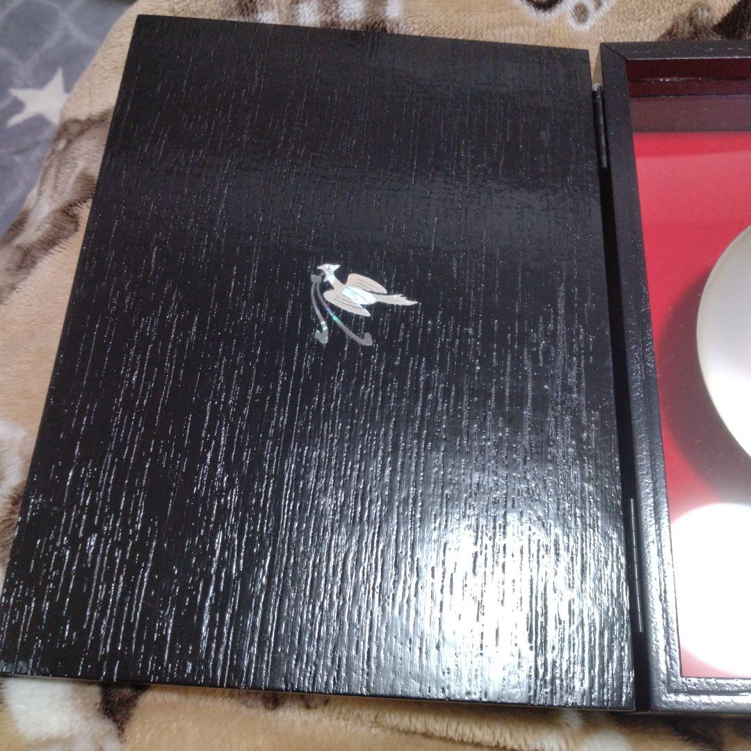 内閣総理大臣　贈　銀杯？　黒箱