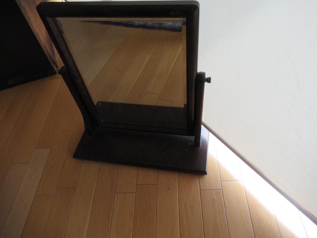 卓上鏡　イギリス製　木製　ねじ式で角度が変えられる