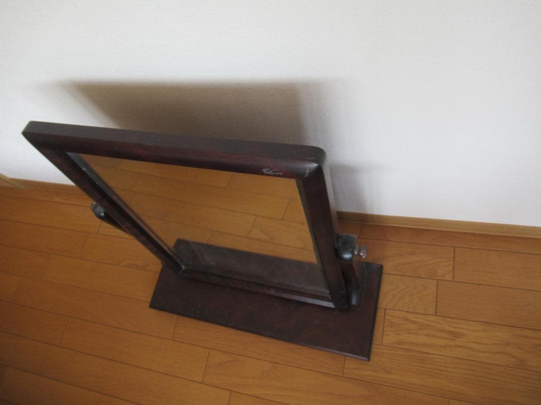 卓上鏡　イギリス製　木製　ねじ式で角度が変えられる