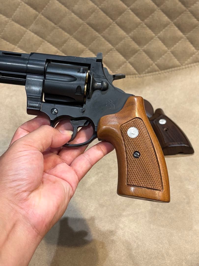 マルシン コルトアナコンダ 6インチ 木製グリップ（割れ有）