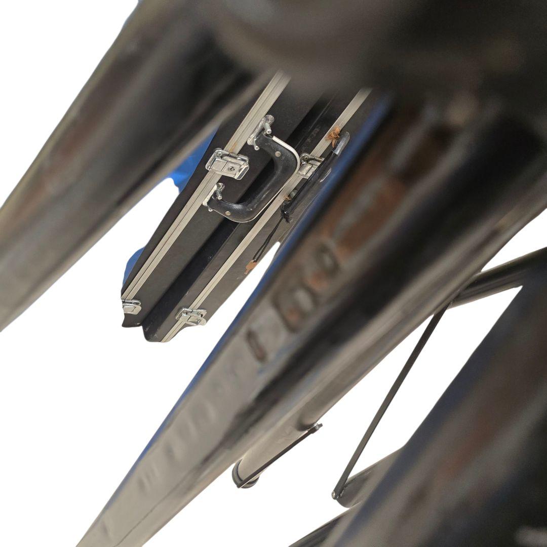 CLASSIC PRO スピーカースタンド2本 　高さ約2ｍ位まで上がります。