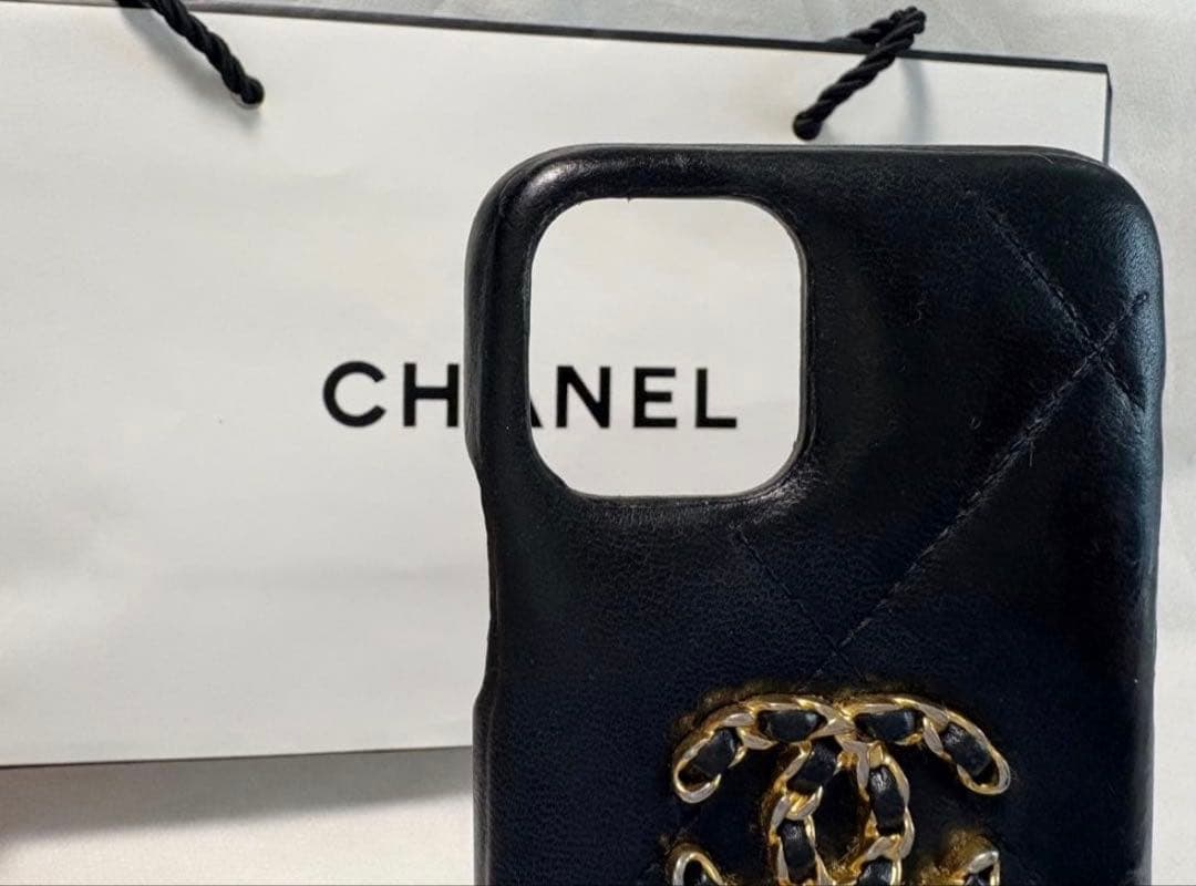 CHANEL ブラックレザー iPhoneケース