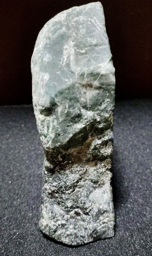 ★翡翠原石★糸魚川硬玉【姫川・川ズレ・カット磨き❶322ｇ】