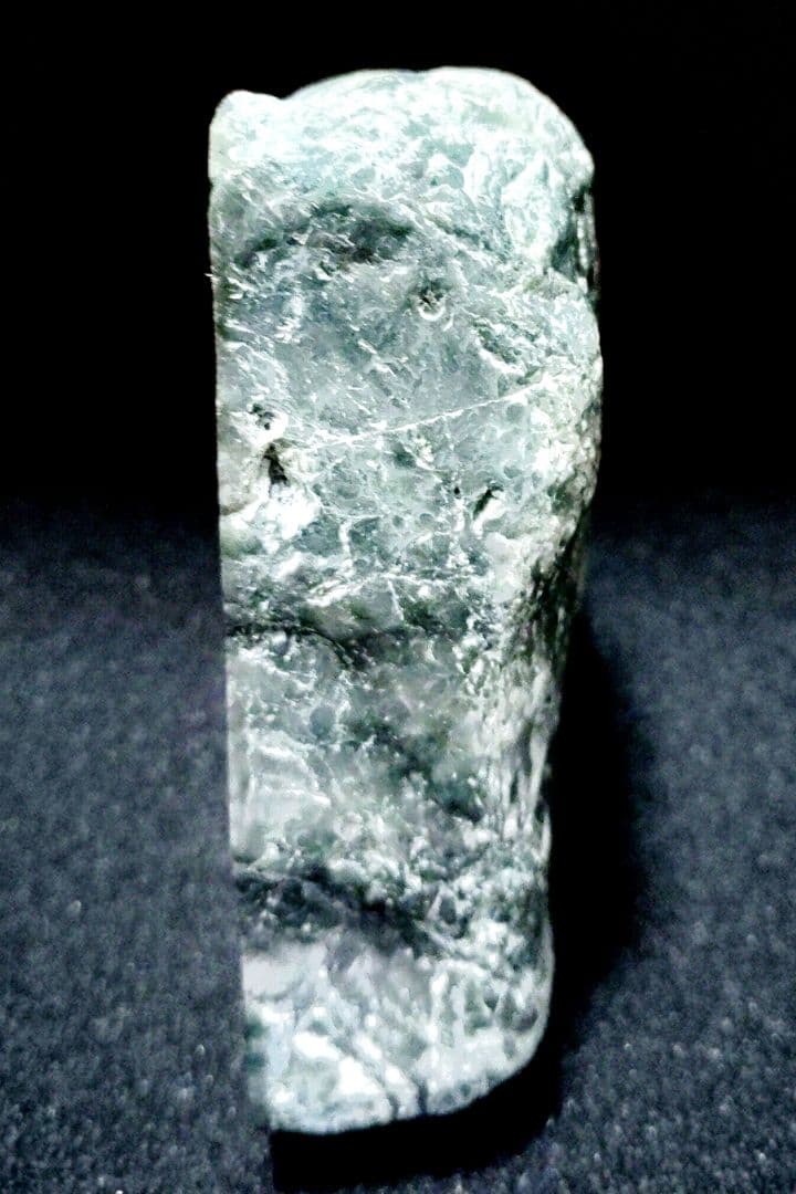 ★翡翠原石★糸魚川硬玉【姫川・川ズレ・カット磨き❶322ｇ】